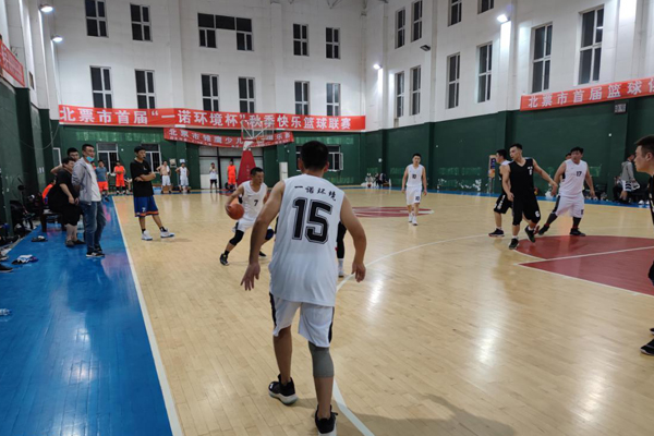 “一諾環境杯”秋季快樂籃球聯賽火熱激戰中 “一諾環境杯”秋季快樂籃球聯賽火熱激戰中